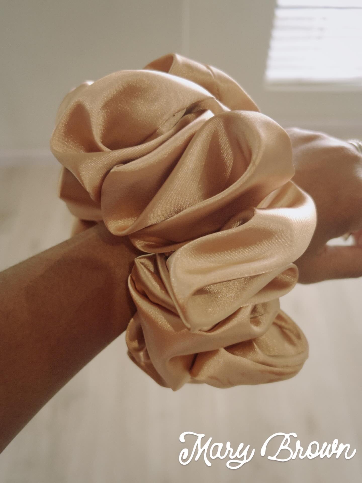 The Mary Brown Scrunchie ✨