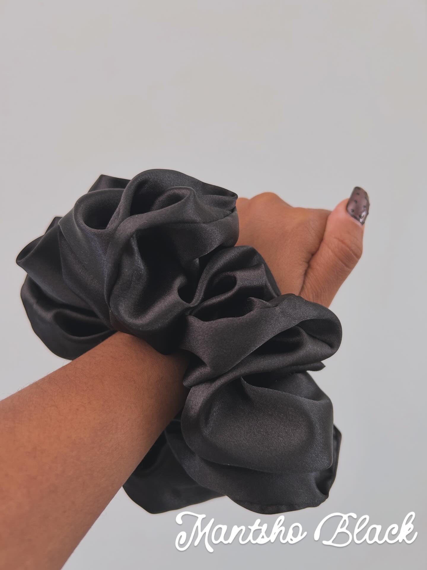 The Mantsho Black XXL Scrunchie π€